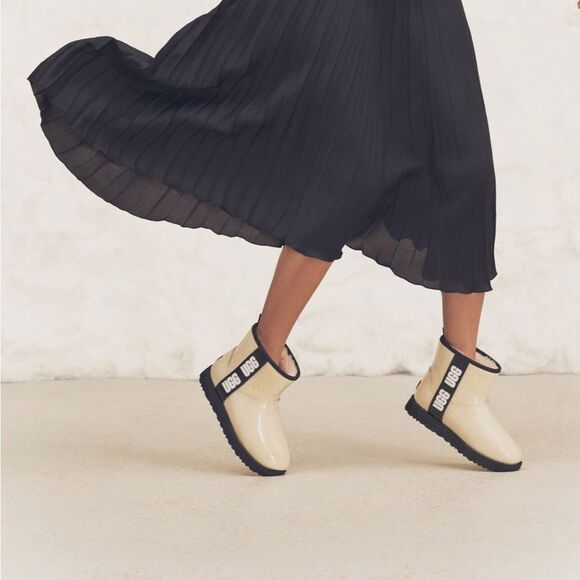 🎉Final Deal🎉UGG Kids Cream Boots - Picture 5 of 13